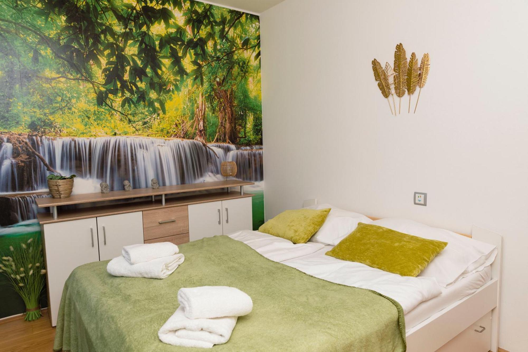 Pool And Hot Tub - Romantic Hideaway Wien